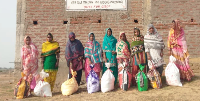 donating-groceries-jharkhand